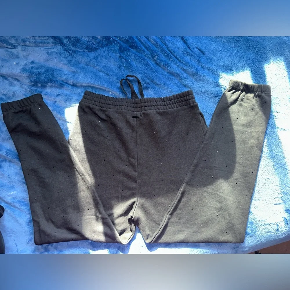 NWT Victoria’s Secret Women’s Black Rhinestone Studded Jogger Sweatpants Size M - Picture 2 of 5